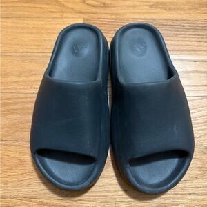 Yeezy Slide